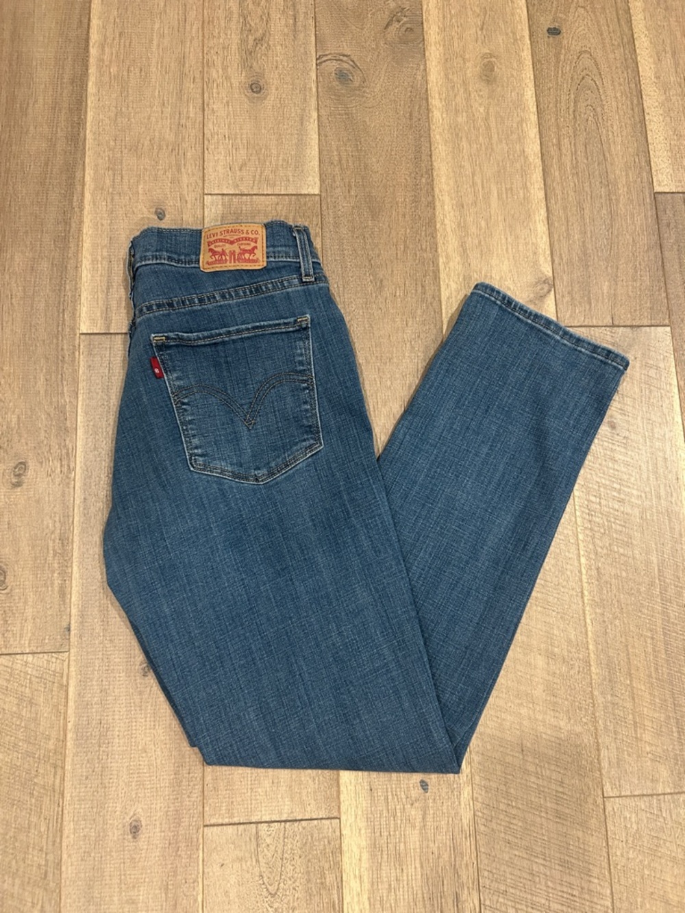 Levi Women’s Classic Straight Jeans Size: 8